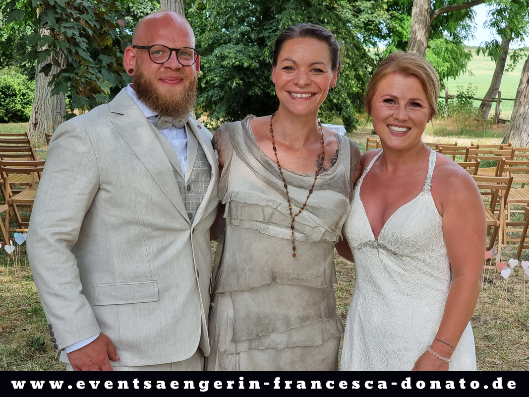 Event- und Hochzeitssängerin Francesca Donato mit Brautpaar